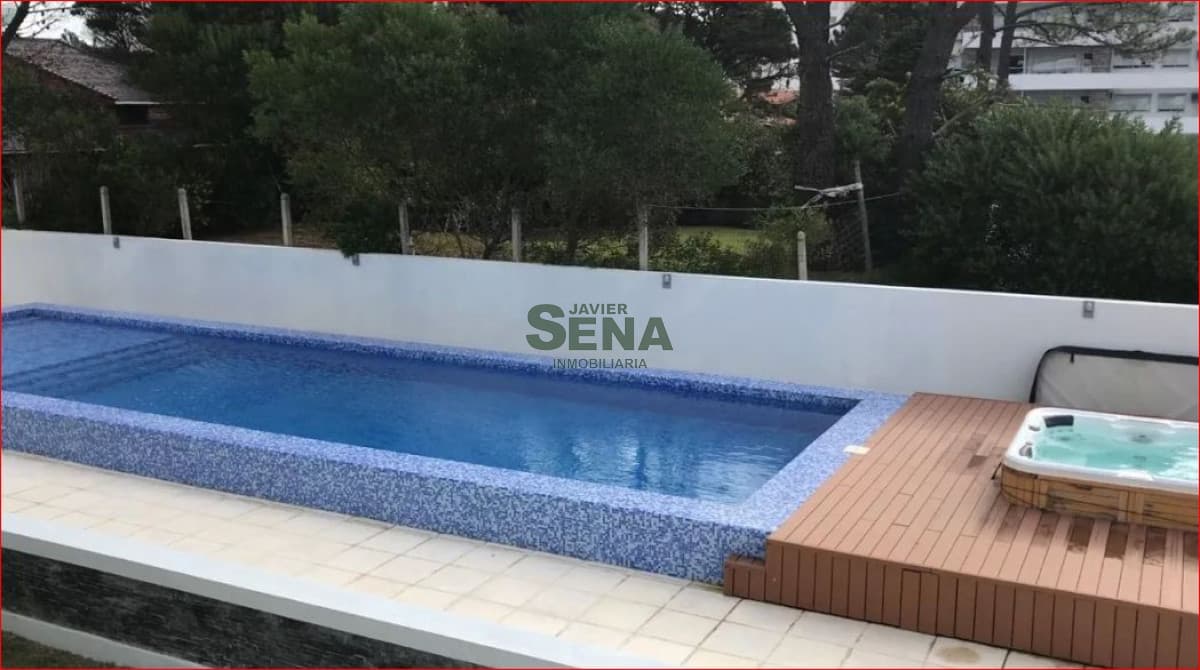 Alquiler de apartamento en la Mansa, 2 dormitorios, 2 baños, lindo lugar.