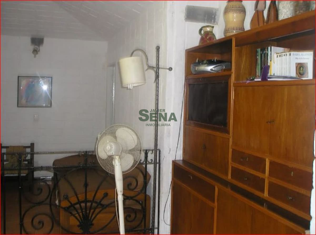 Alquiler de casa en pinares, 4 dormitoriuos, 2 baños, buen lugar y lindo parque.