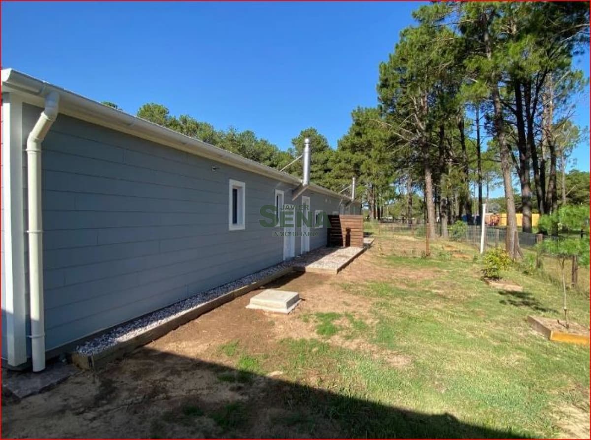 Alquiler de casa en Chacras del Pinar, 2 dormitorios, 2 baños, lindo parque para vivir todo el año.
