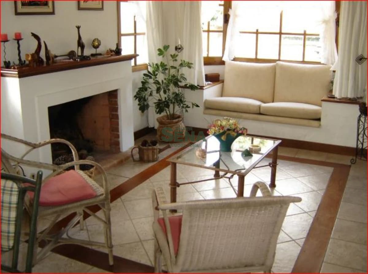 Venta de casa en Mansa, 3 dormitorio, 3 baños, cerca del mar, muy buen chalet.