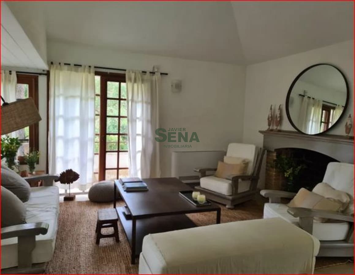 Alquiler de casa en Solanas, 4 dormitorios, 3 baños, piscina, arbolado, un sueño.