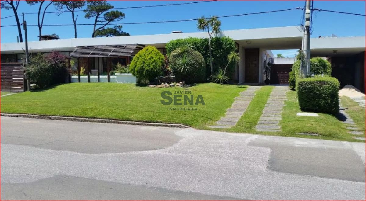 Alquiler de casa en la mansa, 5 dormitorios, 5 baños, gran parque y piscina.