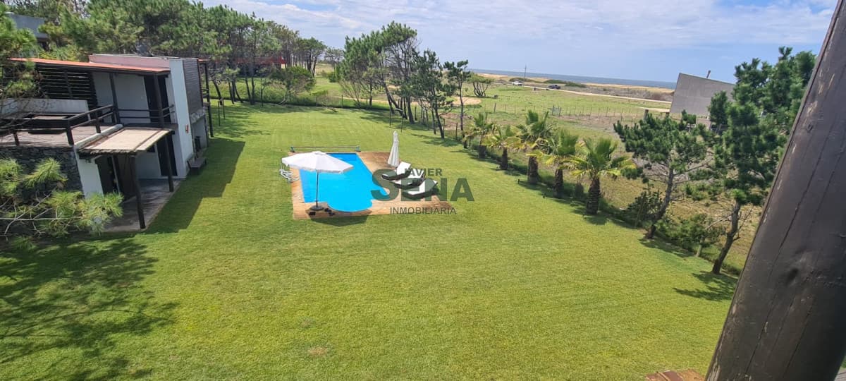 Venta de chalet en Arenas de José Ignacio, 4 dormitorios, 4 baños, pegado al mar.
