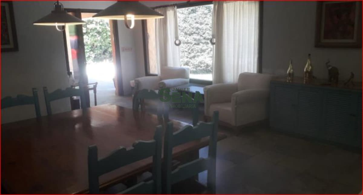 Alquiler de casa en Pinares, 3 dormitorios, 3 baños, lugar muy tranquilo.
