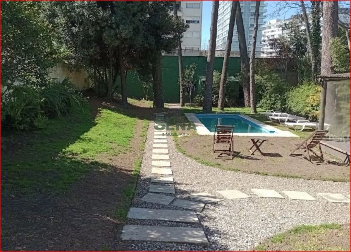 Alquiler y venta en la Mansa, 4 dormitorios, 2 baños, piscina, lindo parque.