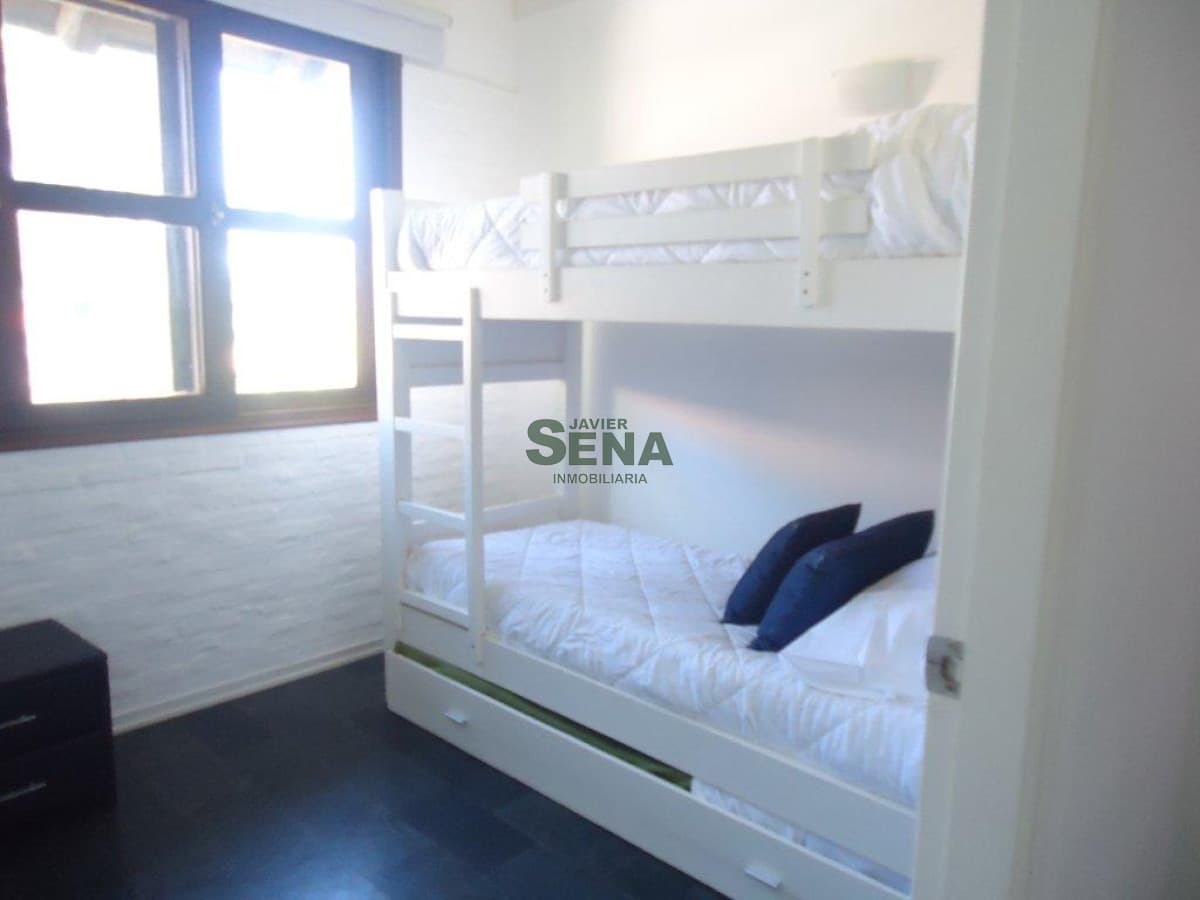 Venta de casa en Pinares, 2 dormitorios, 2 baño, cerca del mar.