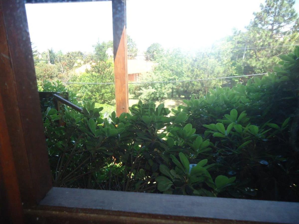 Venta y alquiler de cabaña en Pinares, 3 dormitorios, 2 baños, cerca del mar.