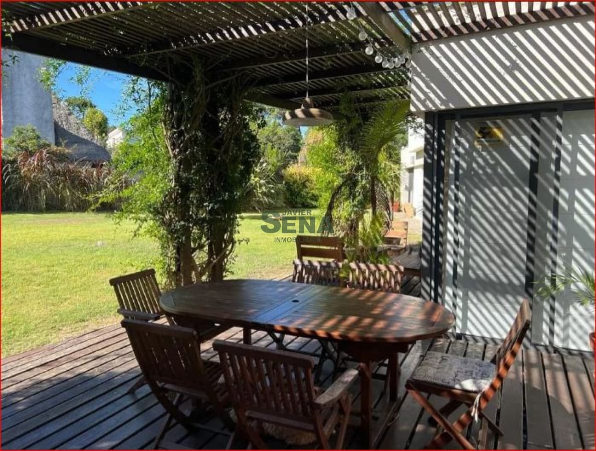 Alquiler de casa en Brio Marly, 4 dormitorios, 4 baños, lindo parque y buen entorno.