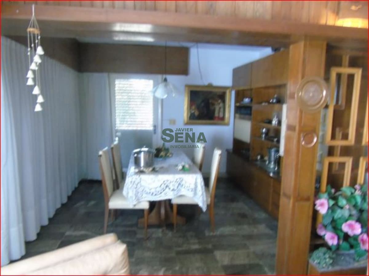 Venta de apto en Centro de Madonado, 3 dormitorios, 2 baños, patio y balcón.