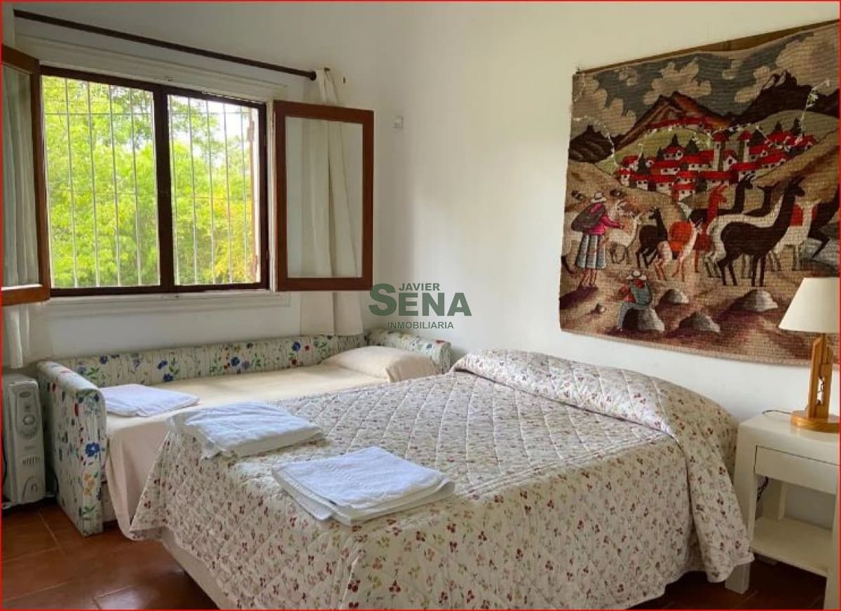 Alquiler de casa en Rincon del Indio, 4 dormitorios, 4 baños, piscina, precioso enterno y cerca del mar.