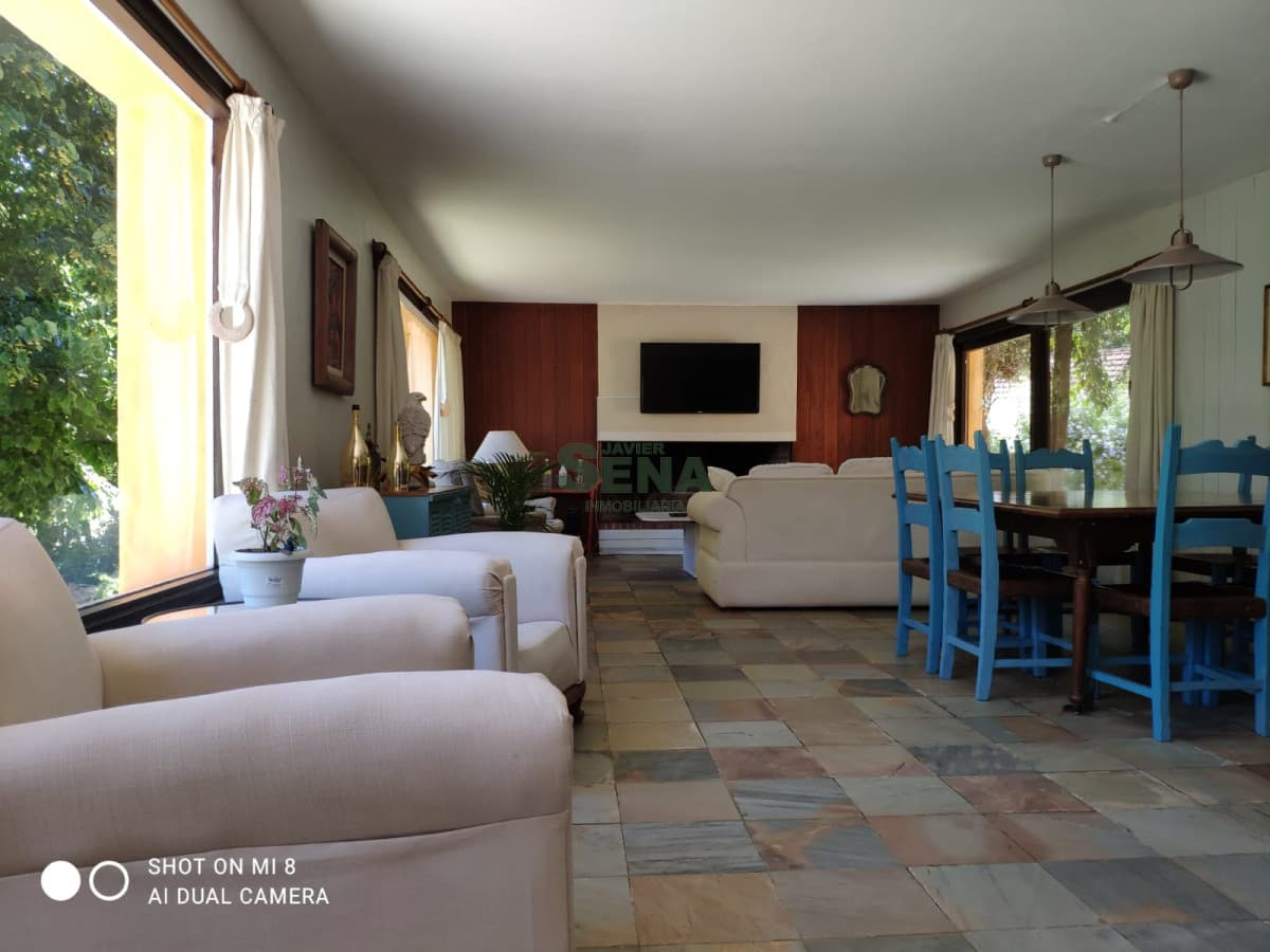 Alquiler de casa en Pinares, 3 dormitorios, 3 baños, lugar muy tranquilo.