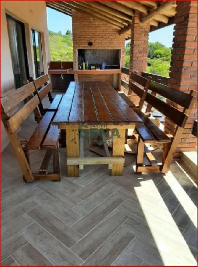 Venta de casa en Pirapolis, 3 dormitorios, 2 baños, linda vista.