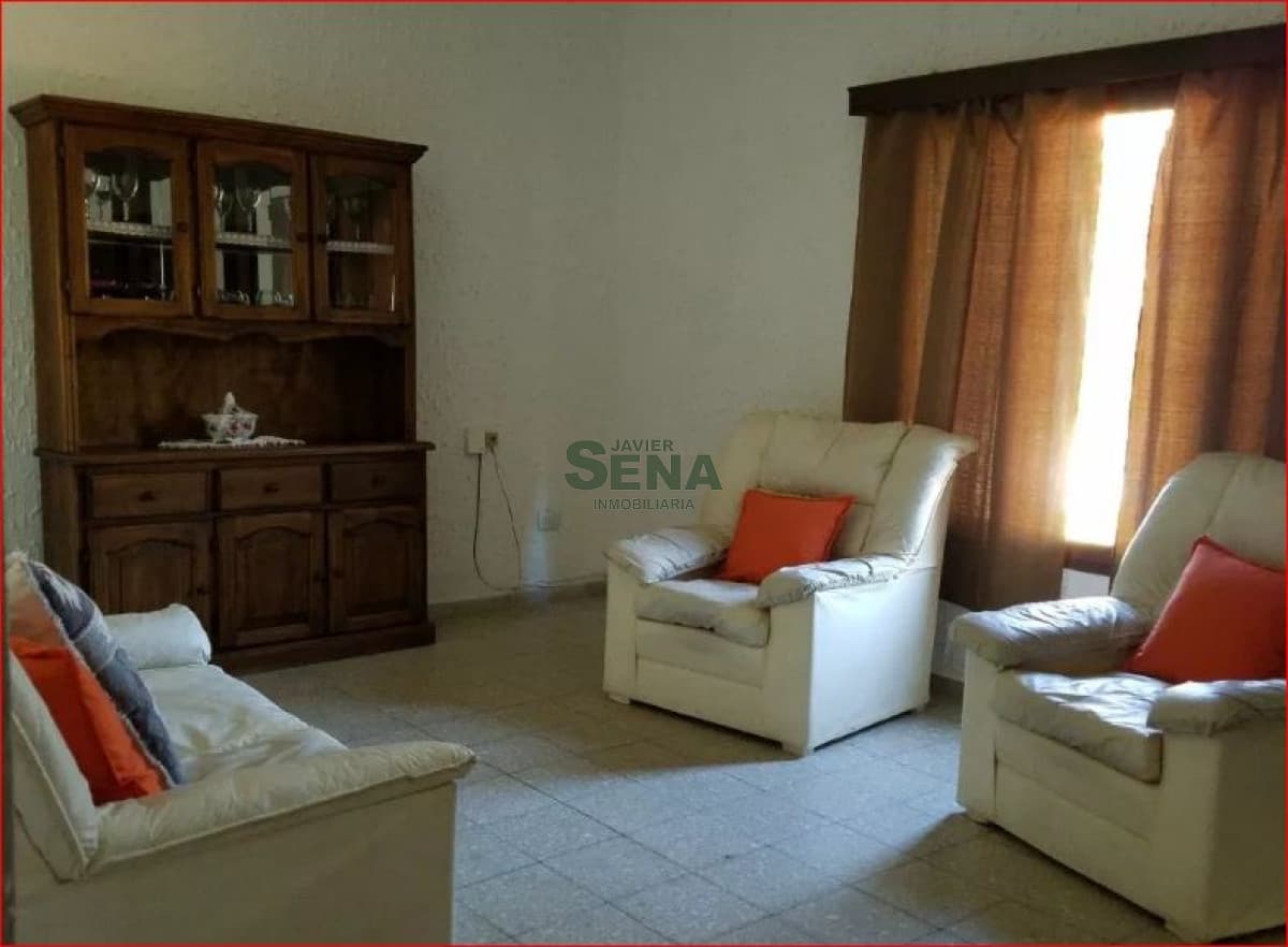 Venta de casa en las delicias, 3 dormitorios, baño, cerca del mar.-