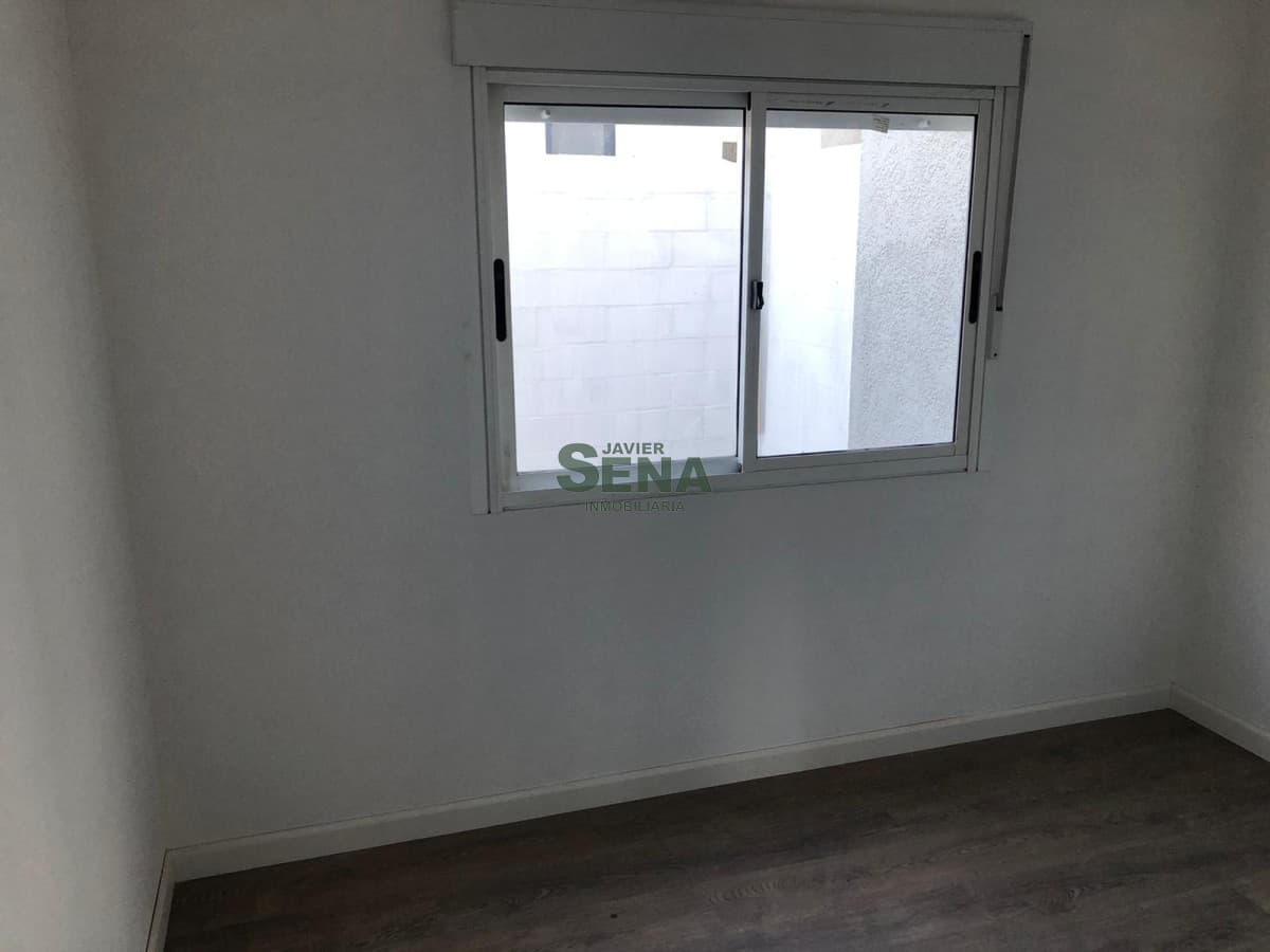 Alquiler y venta de casas en Altos de la Laguna, 2 dormitorios, baño, patio con parrilla.