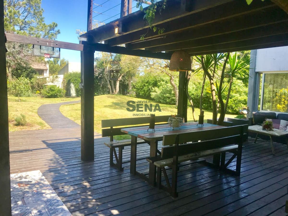 Alquiler casa Rincon del Indio, 3 dormitorios, 2 baños, parque cerca del mar.