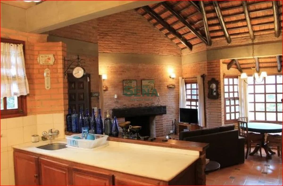 Alquiler de casa en Pinares, 2 dormitorio, 2 baños, piscina, cerca del mar.