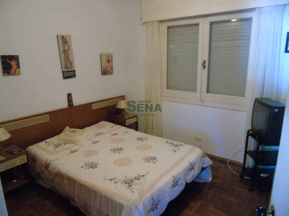 Venta de apto en Centro de Madonado, 3 dormitorios, 2 baños, patio y balcón.