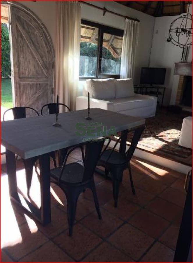 Venta y alquiler en Rincon del Indio, 3 dormi, 2 baños, piscina, cerca del mar.