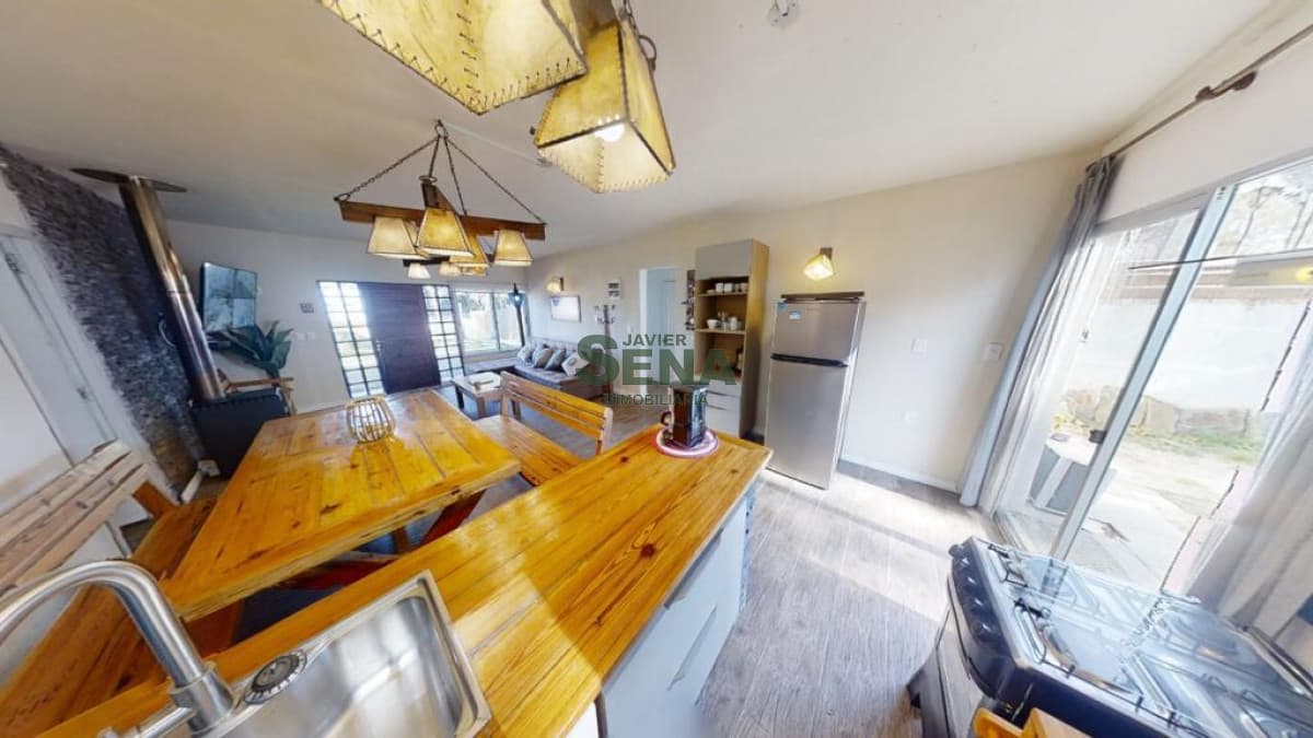 Alquiler de casa en Punta ballena area privada, 3 dormitorios, 3 baños, buena edificacion con servicios.