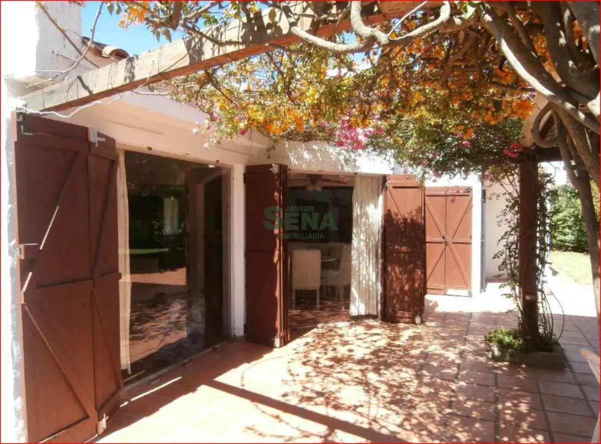 Alquiler de casa en la mansa, 5 dormitorios, 5 baños, cerca del mar,.