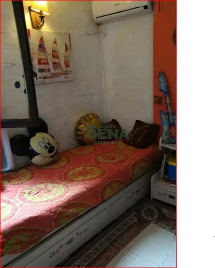 Alquiler de casa en la brava, 3 dormitorios, 2 baños, a metros del mar.-