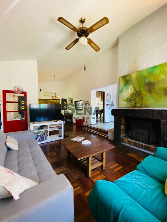 Venta y alquiler de casa en la Loma, 3 dormitorios, 2 baños, cerca de todo y para vivir todo el año.