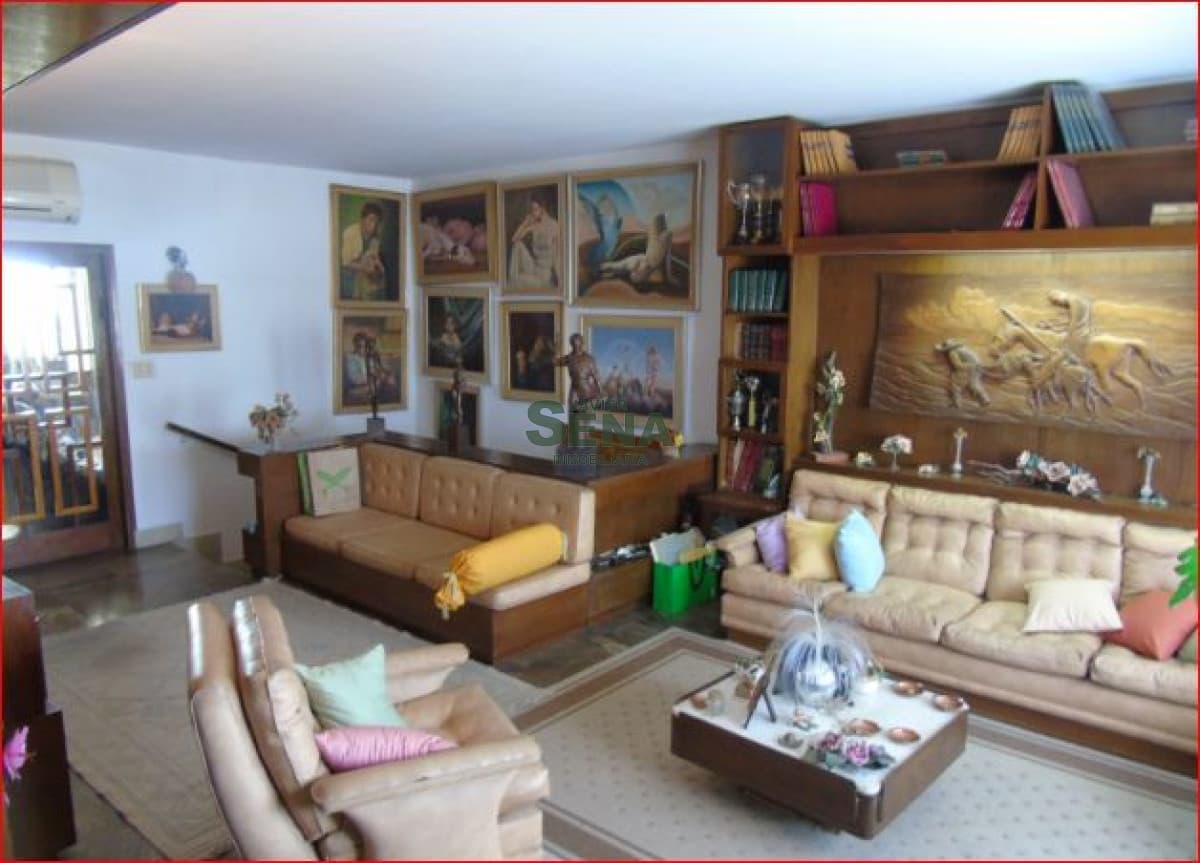 Venta de apto en Centro de Madonado, 3 dormitorios, 2 baños, patio y balcón.