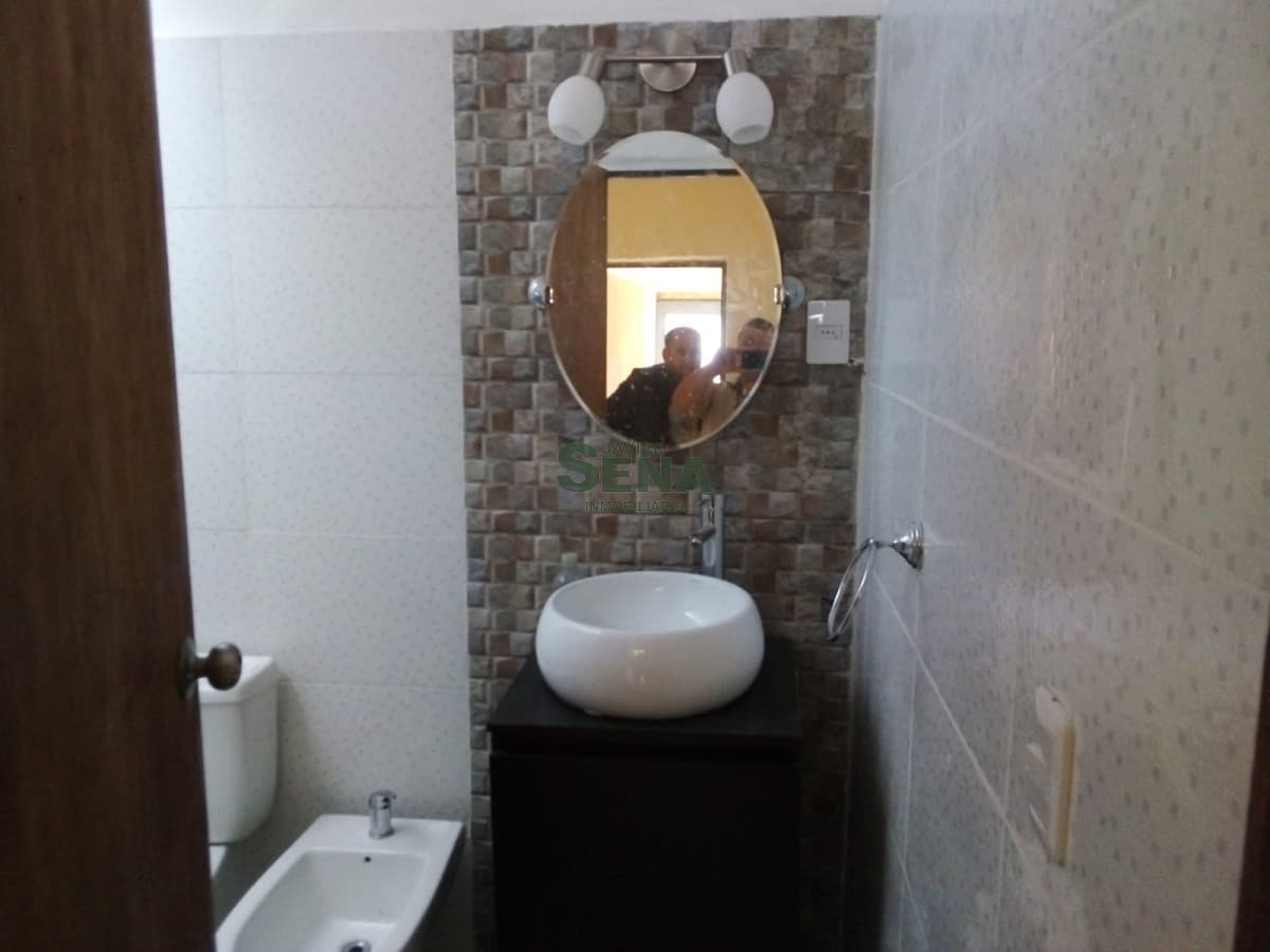 Venta de casa en la Union Montevideo, 2 dormitorios, 2 baños.