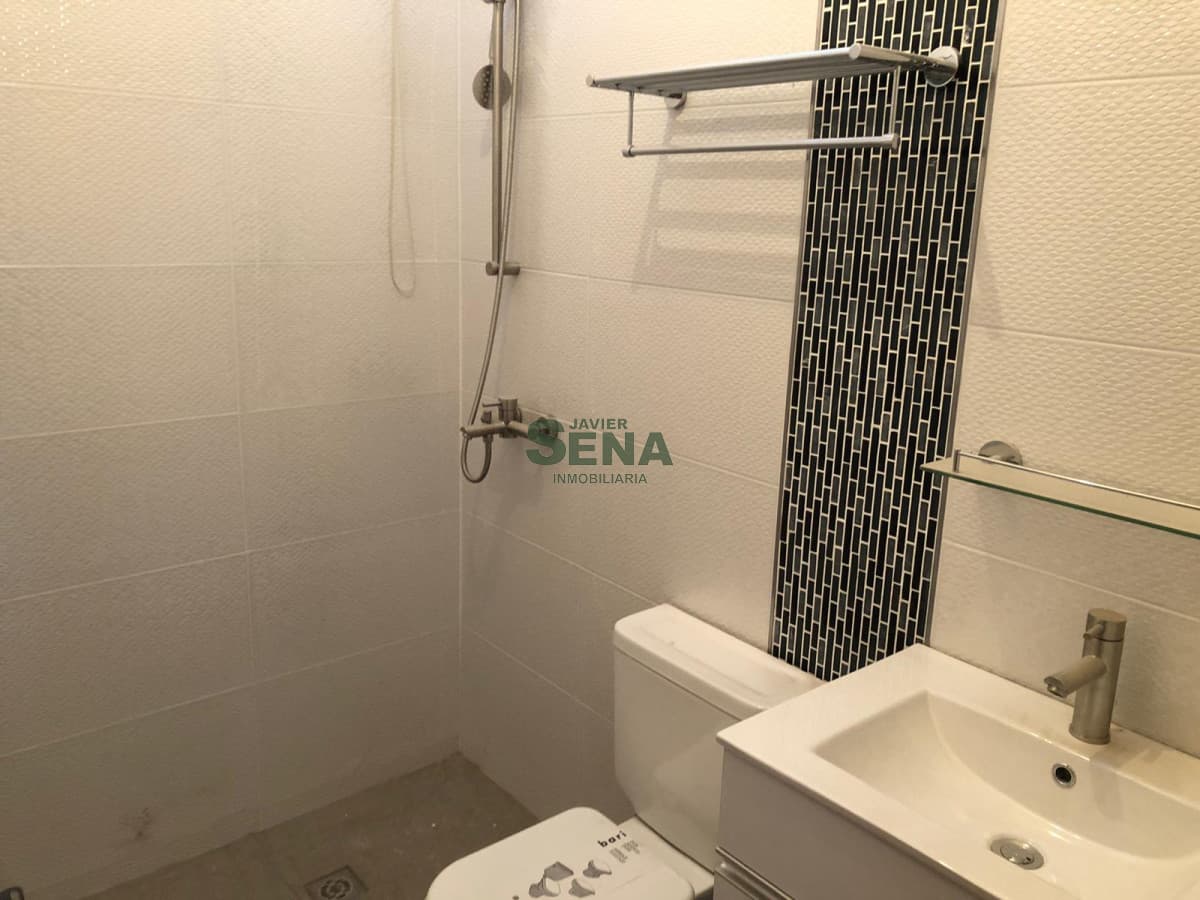 Alquiler y venta de casas en Altos de la Laguna, 2 dormitorios, baño, patio con parrilla.