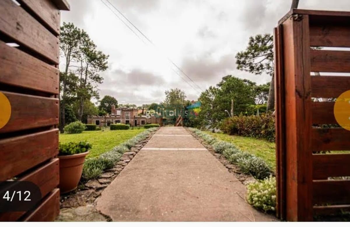 Venta de casa ideal para instalar clínica o emprendimiento en Barrio Cordoba.