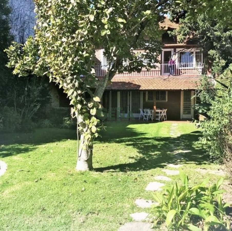 Alquiler de casa en la Mansa, 5 dormitorios, 3 baños, piscina, parque, cerca del mar.