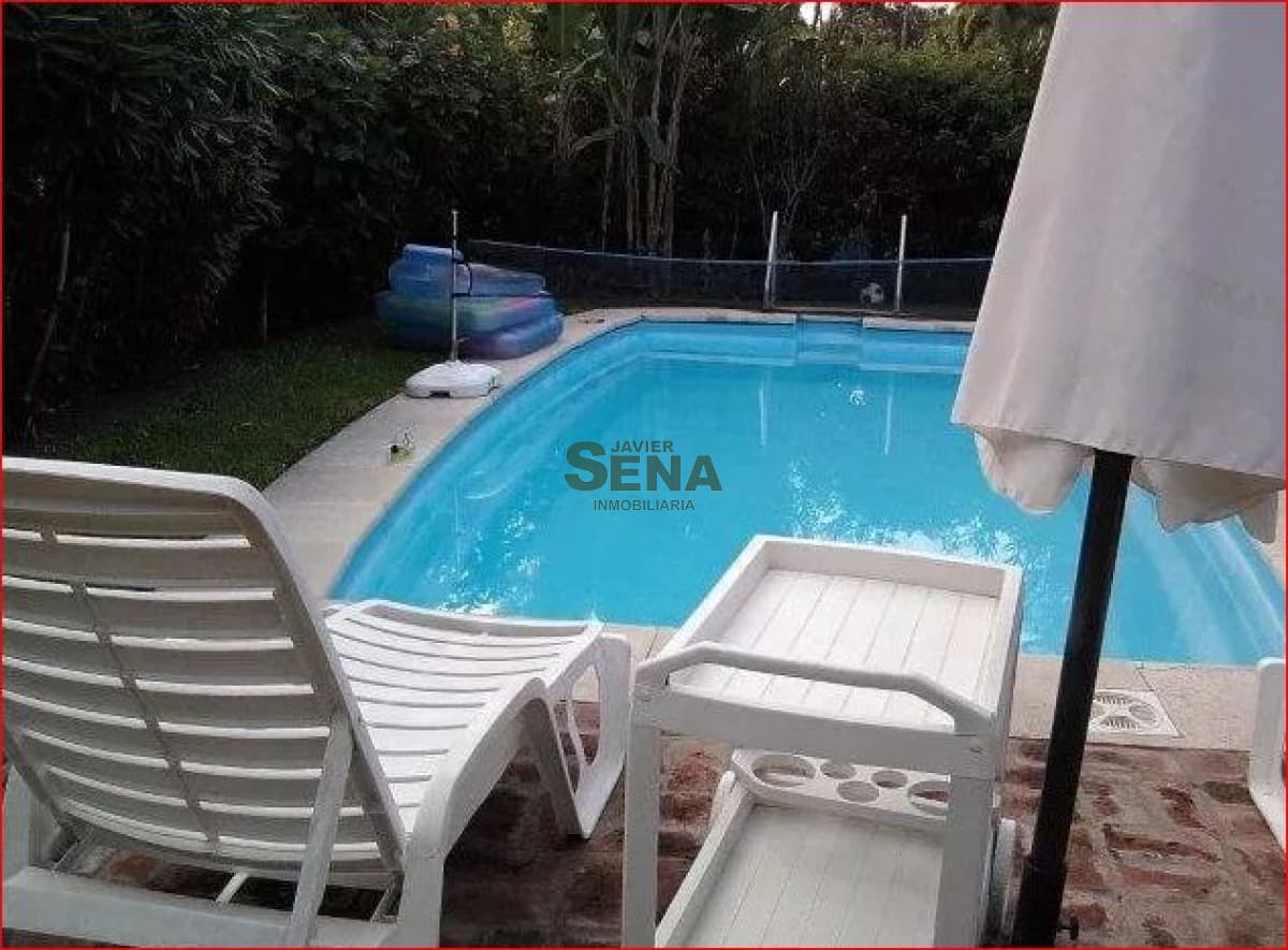 Alquiler de casa en la Mansa, 3 dormitorios, 3 baños, piscina, buen parque.-