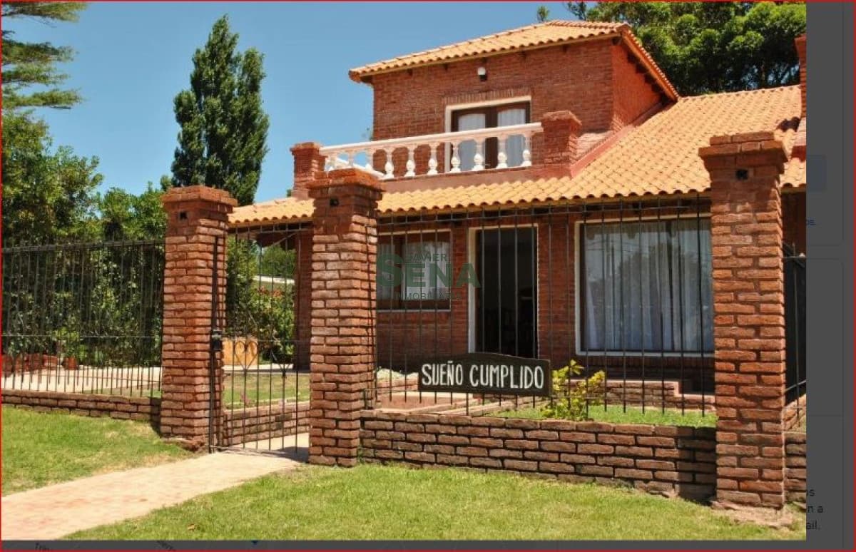 Alquiler de casa en Pinares, 4 dormitorios, 3 baños, piscina, parque, cerca del mar.