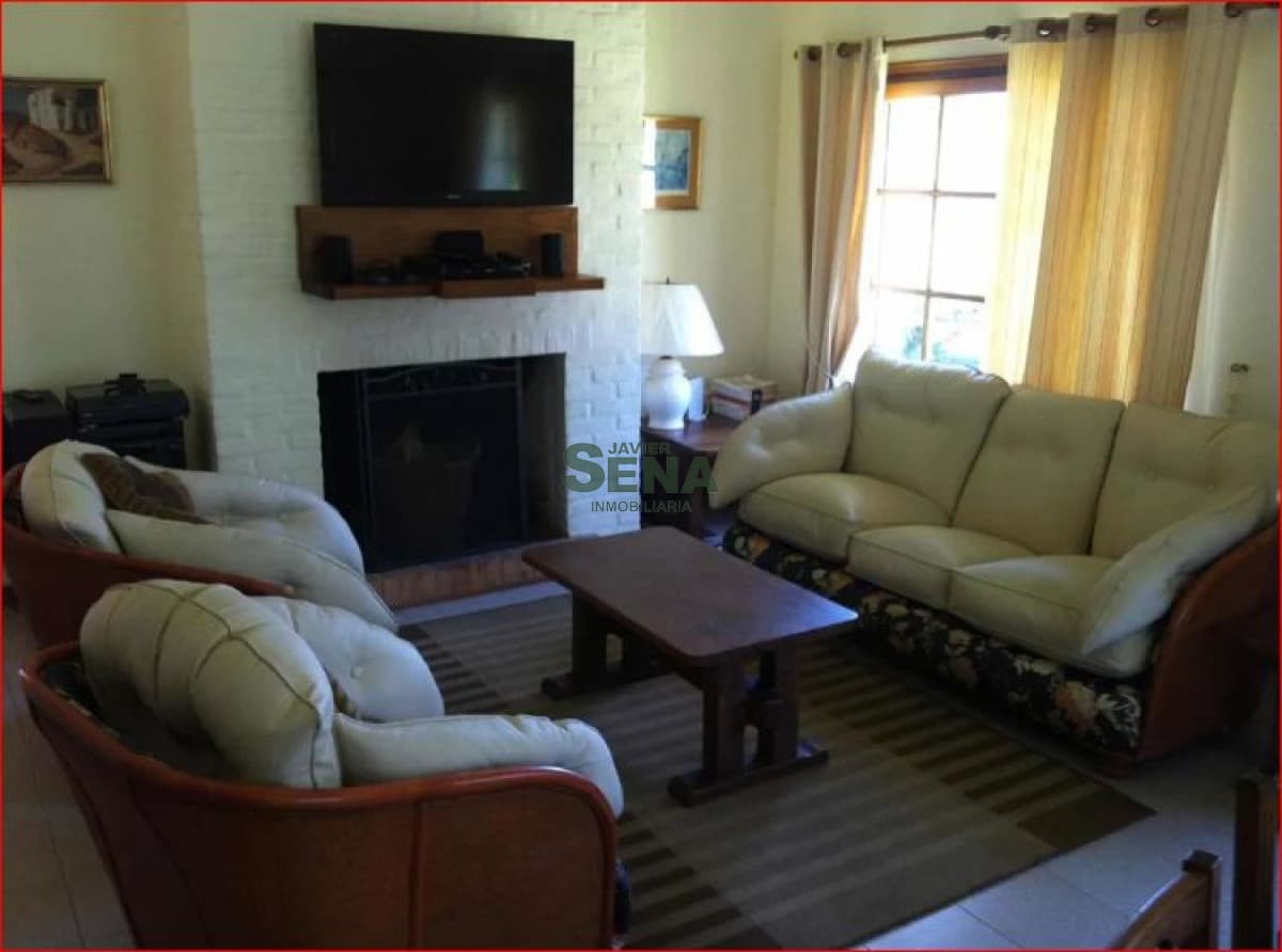 Venta de casa en Jardines de cordoba, 3 dormitorios, 2 baños, buen lugar para vivir todo el año.