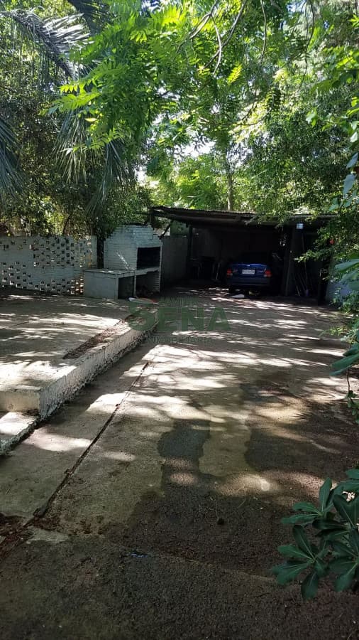 Alquiler de casa en Lugano, 3 dormitorios, 2 baños, lindo lugar con pileta.