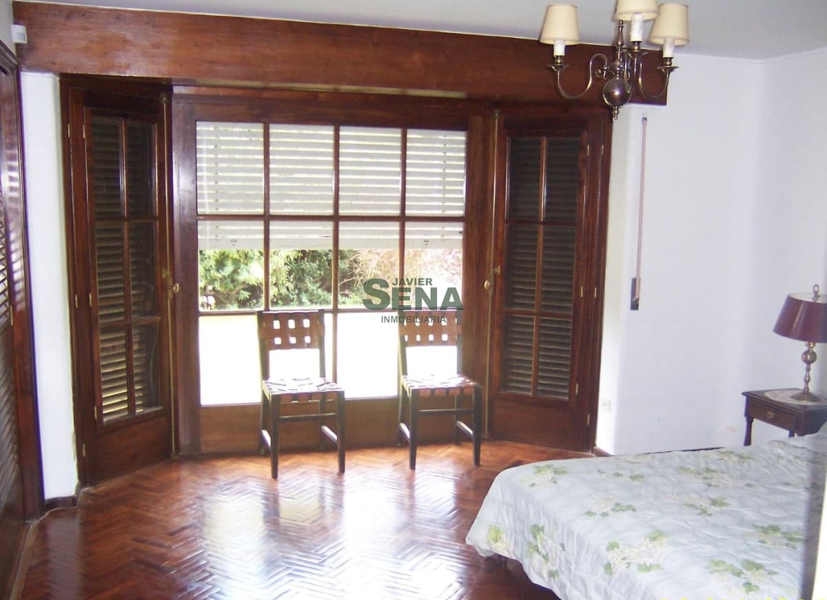 VENTA  de CASA CON VARIAS HABITACIONES, PISCINA EN ZONA PRIVILEGIADA DEL GOLF.