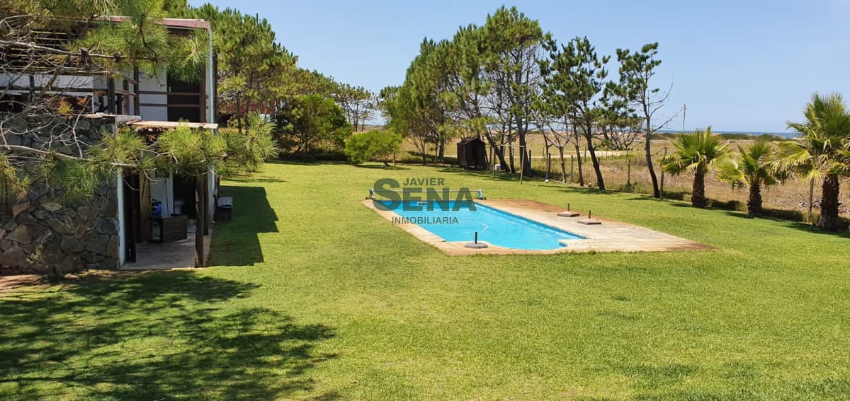 Venta de casa en Jose ignacio, 5 dormitorios, 4 baños, piscina, vista al mar.