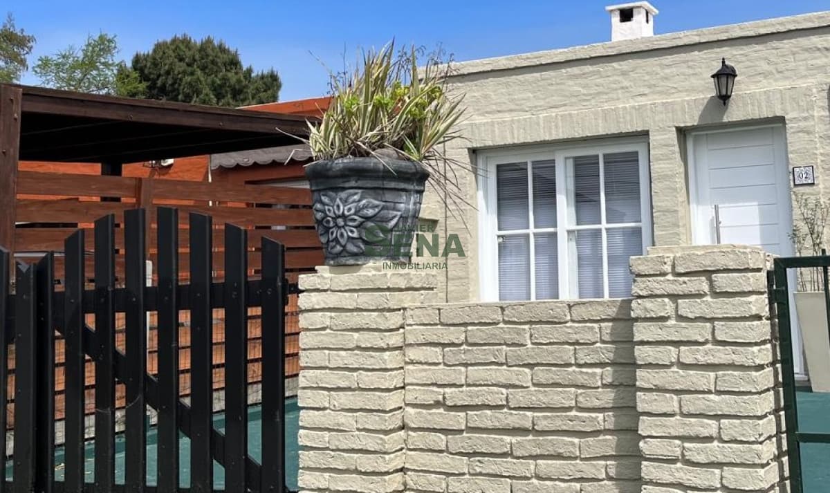Venta de casa en la Mansa, 2 dormitorios, baño,  en inmejorable ubicación, a pasos del Shopping Atlántico, cerca de todo.