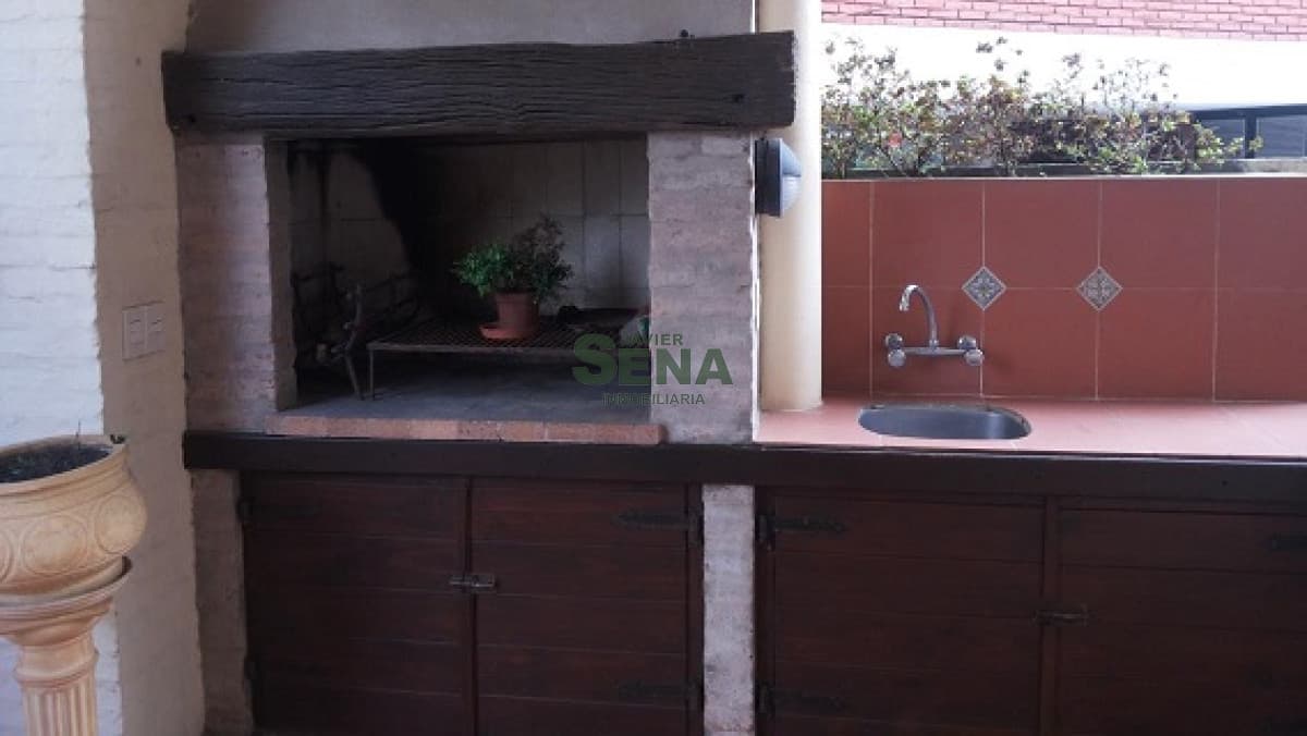 Alquiler anual de casa en la Mansa, 4 dormitorios, 4 baños, cochera y deck