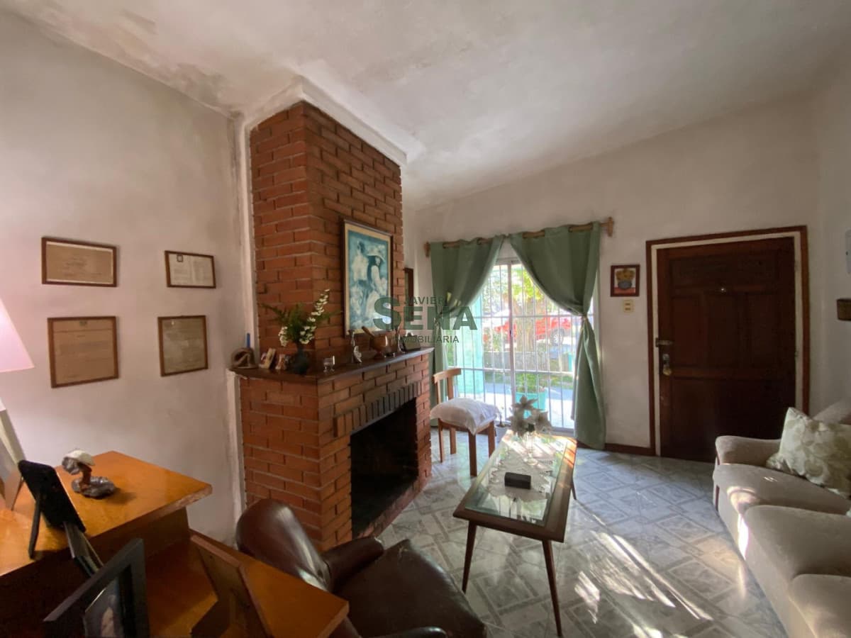 Casa en Venta, Barrio Rivera, 2 dormitorios, baño, mas apto completo