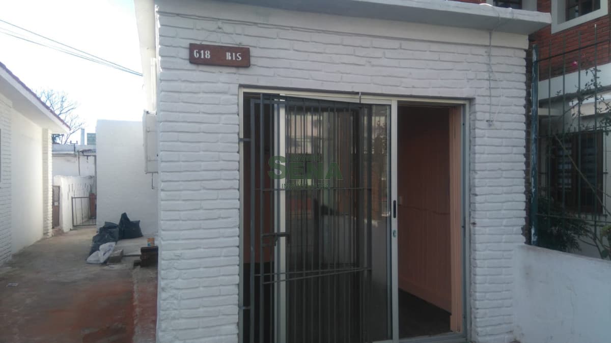 Venta y alquiler de casa en Maldonado Centro, 3 dormitorios, baño, buen terreno mas 2 aptos.-