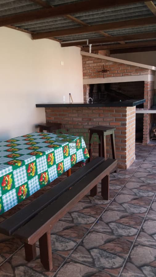 Venta de casa en el Chuy, 2 dormitorios, baño cerca del mar.-