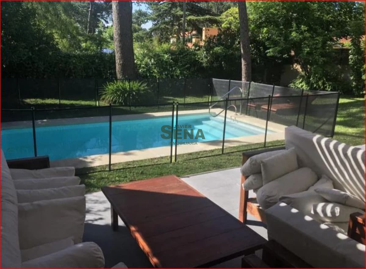 Alquiler en la mansa, 3 dormitorios, 3 baños, piscina, buen parque, parrilla.