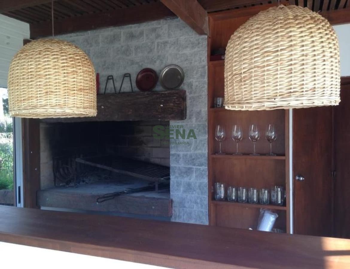 Venta y alquiler de casa en BERVELY HILLS, 4 DORMITORIOS, 5 BAÑOS, 1200M2 TIERRA