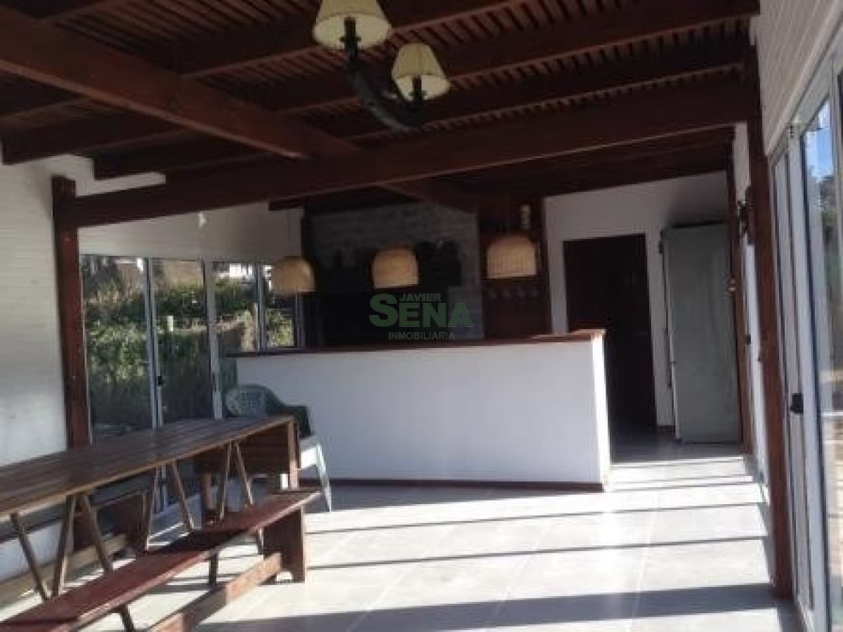 Venta y alquiler de casa en BERVELY HILLS, 4 DORMITORIOS, 5 BAÑOS, 1200M2 TIERRA