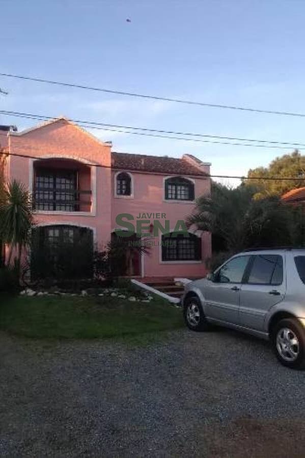 Venta de casa en Portezuelo, 3 dormitorios, 3 baños, buena edifi- 630M2 tierra.