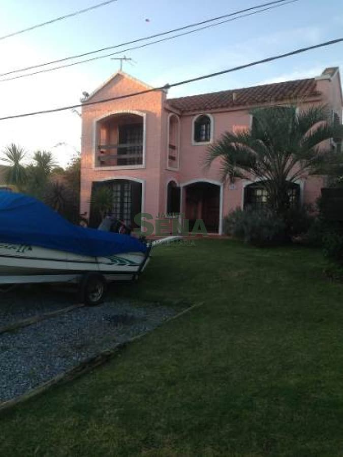 Venta de casa en Portezuelo, 3 dormitorios, 3 baños, buena edifi- 630M2 tierra.