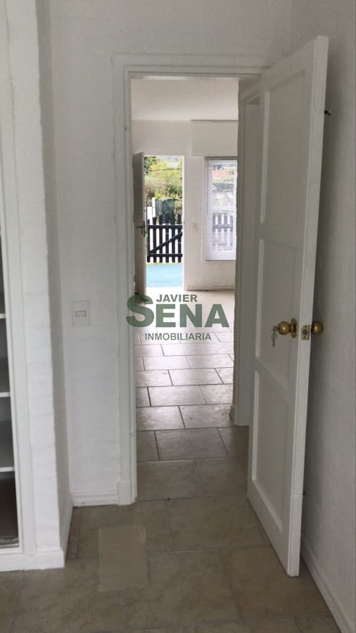 Venta de casa en la Mansa, 2 dormitorios, baño,  en inmejorable ubicación, a pasos del Shopping Atlántico, cerca de todo.