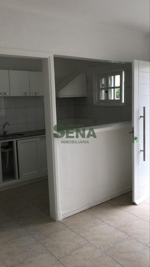 Venta de casa en la Mansa, 2 dormitorios, baño,  en inmejorable ubicación, a pasos del Shopping Atlántico, cerca de todo.