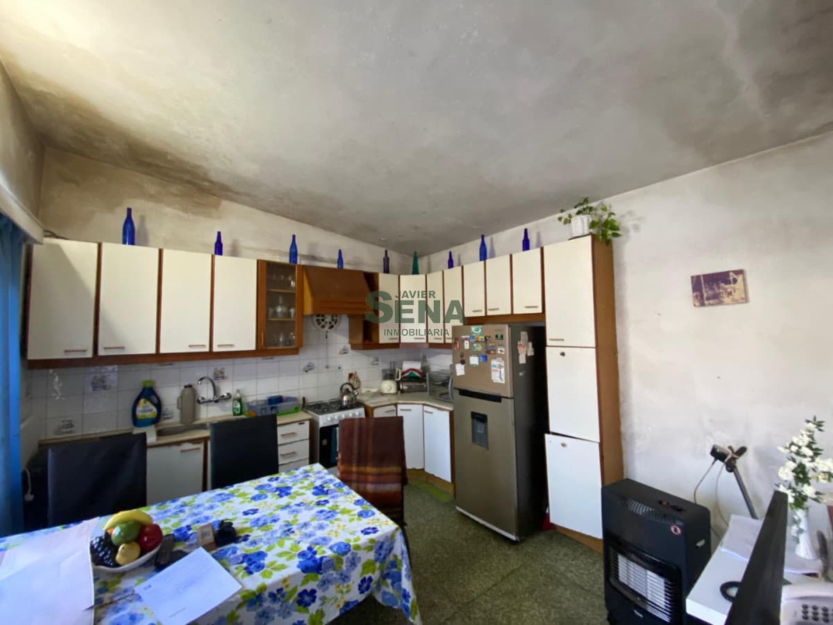 Casa en Venta, Barrio Rivera, 2 dormitorios, baño, mas apto completo